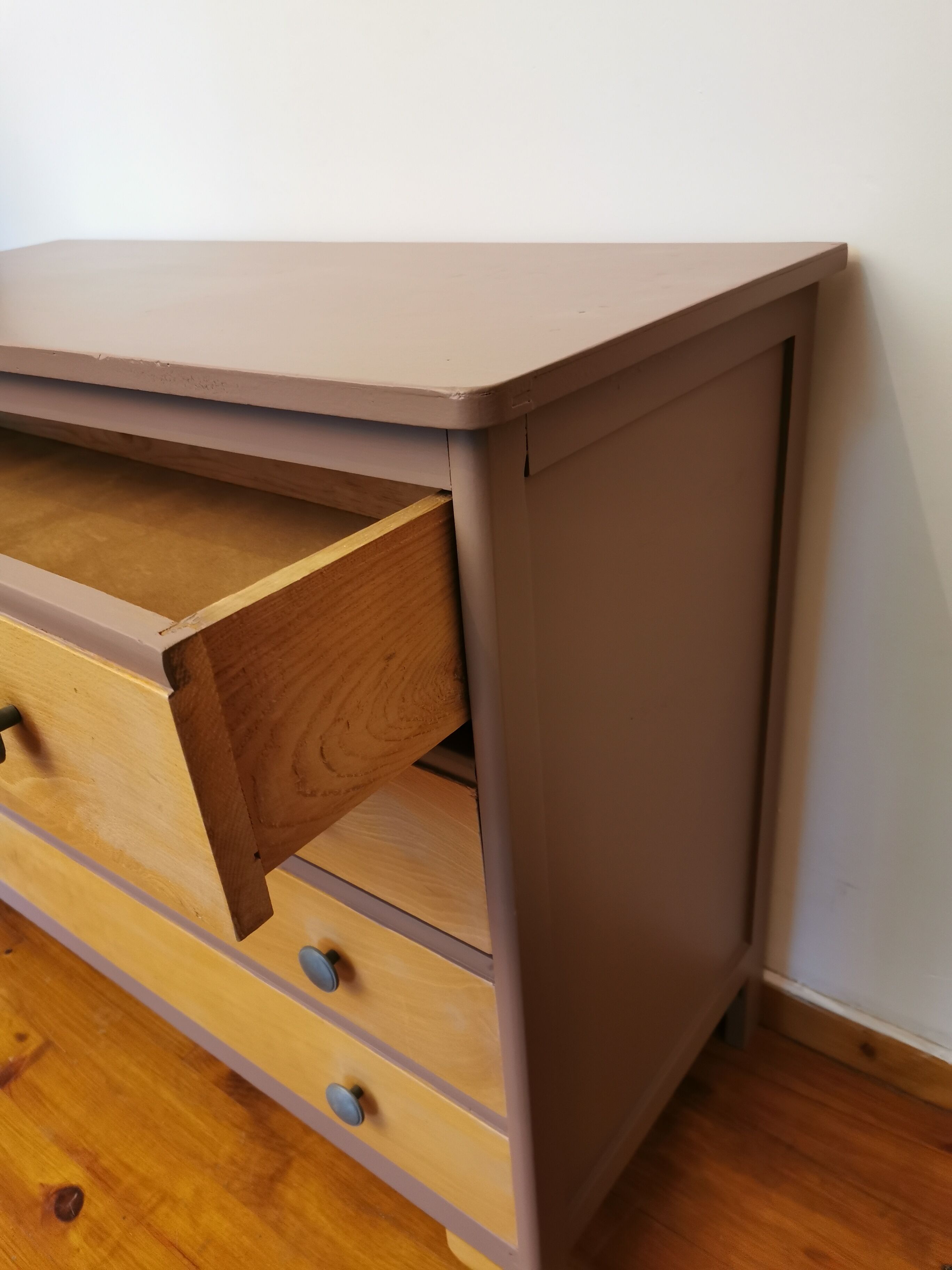Vintage wooden dresser 4 straight-footed drawers