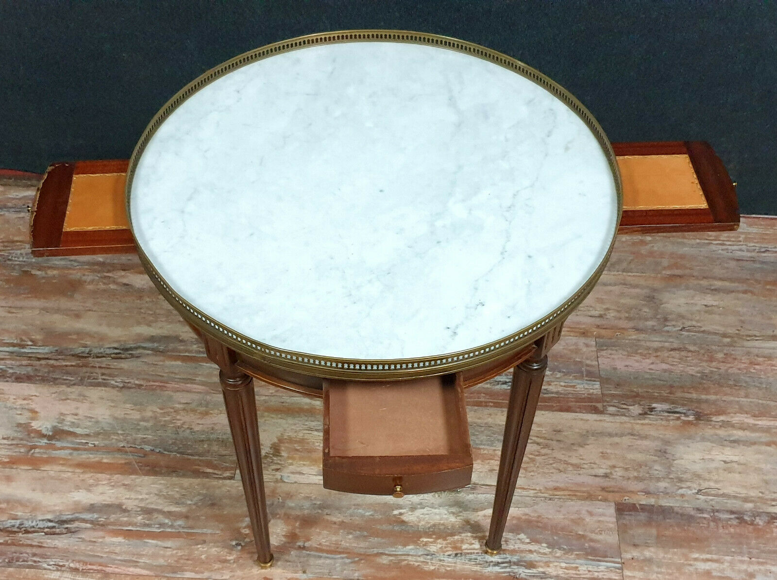 Louis XVI table in mahogany with 2 zippers writing