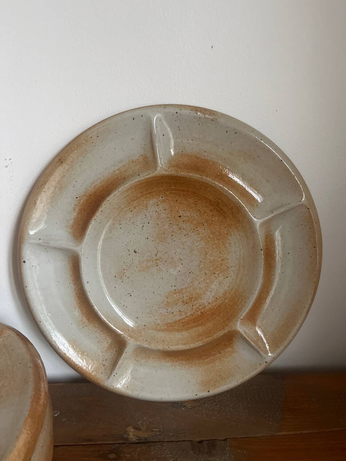 6 stoneware plates