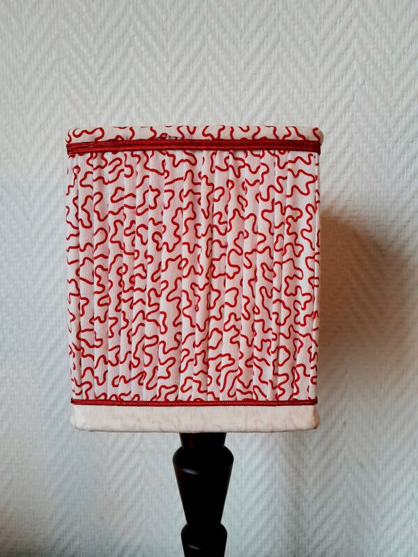 Lampe en bois art déco et abat-jour couture