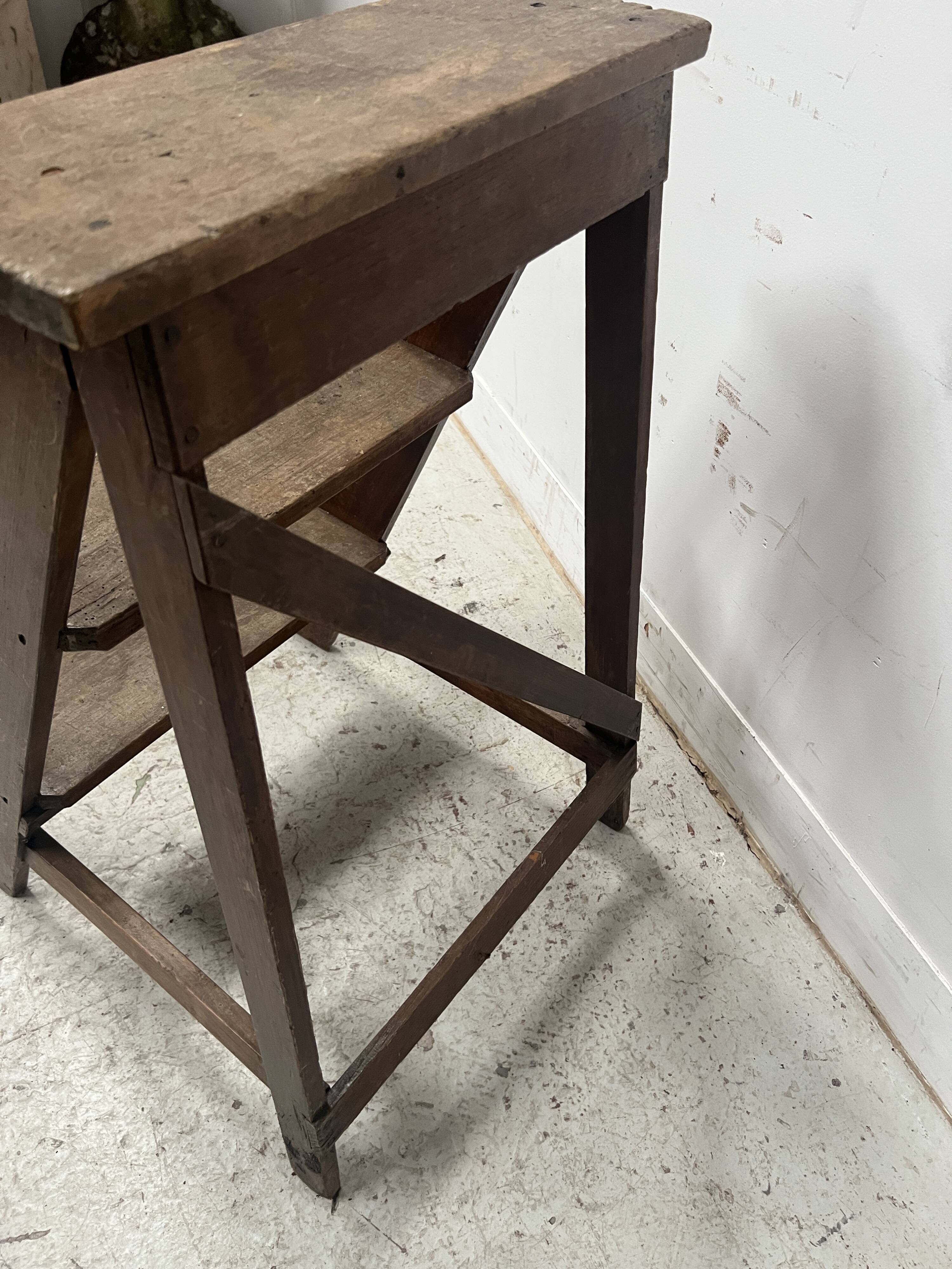 Library step stool with three steps in patinated beech, 20th century.