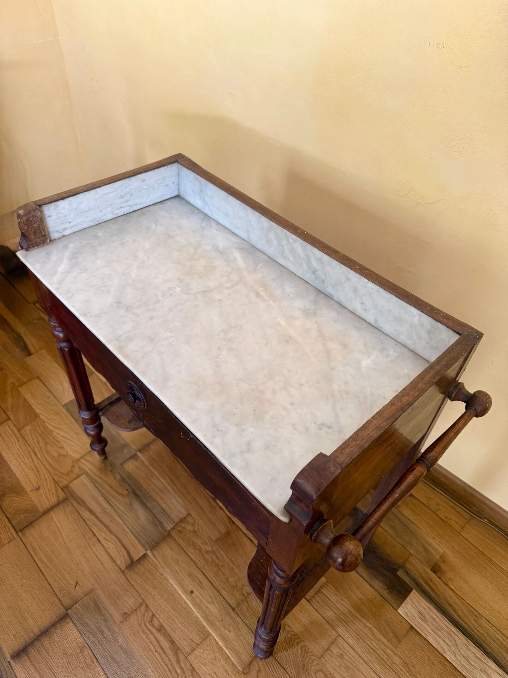 Bureau coiffeuse en bois et marbre