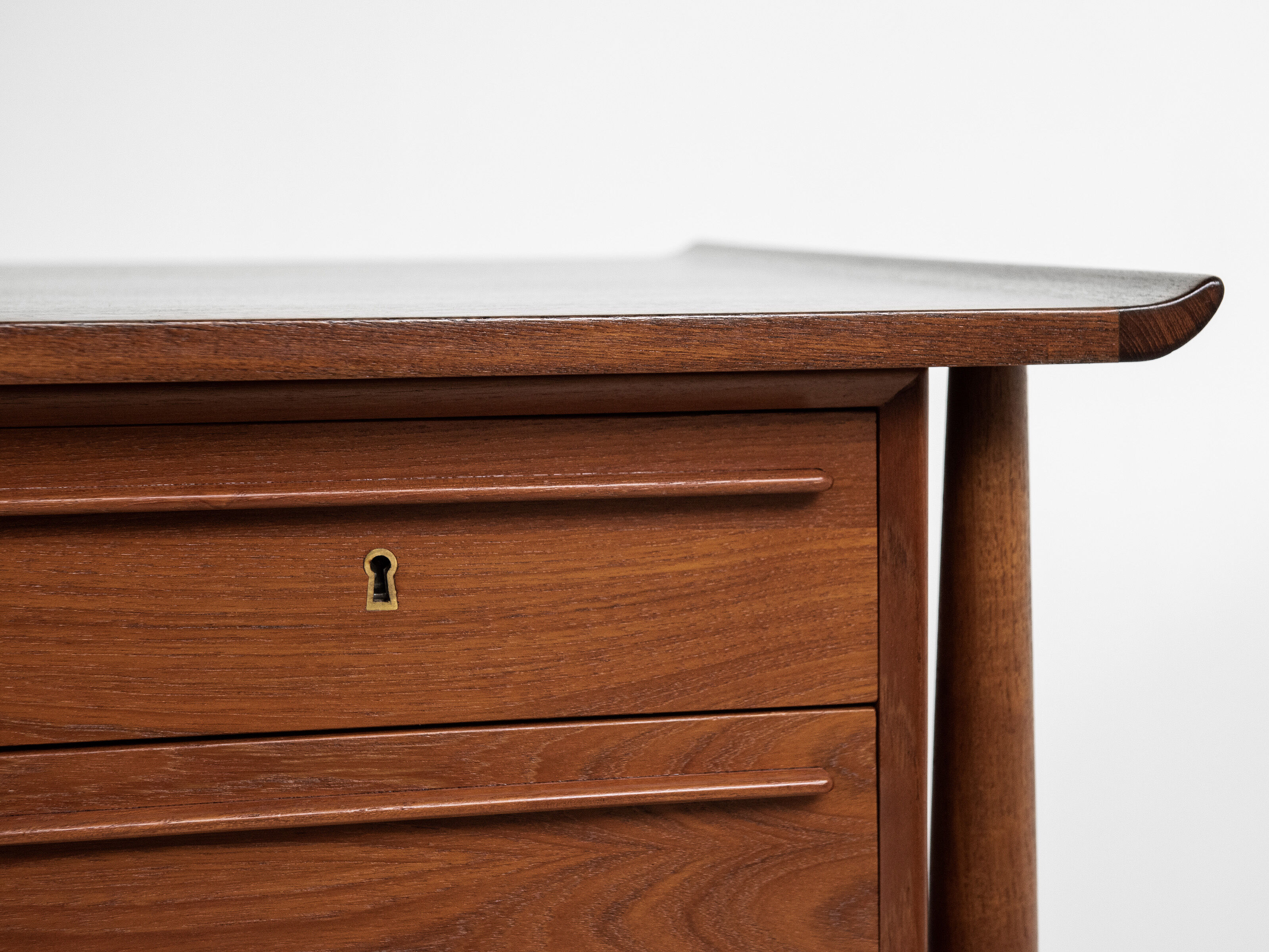 Midcentury Danish desk in teak by Arne Vodder for HP Hansen 1960s