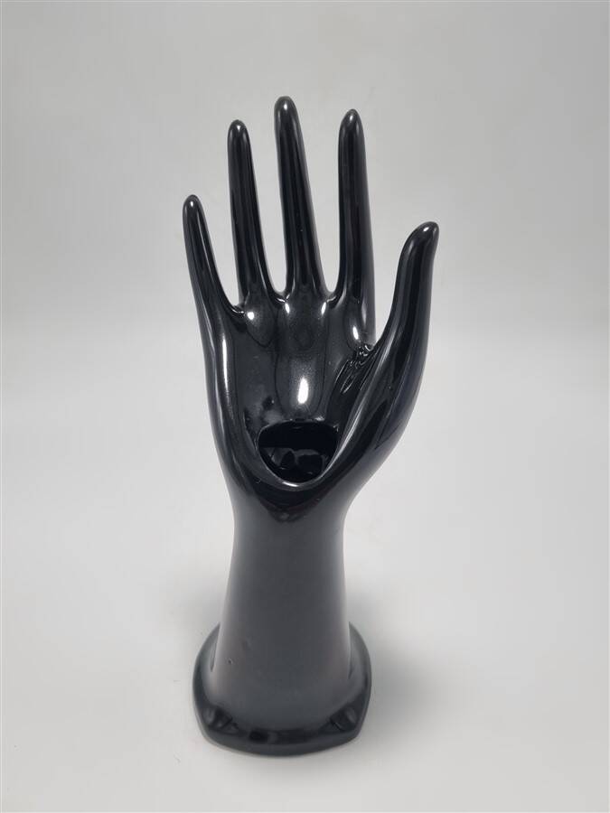 Hand-shaped ring holder