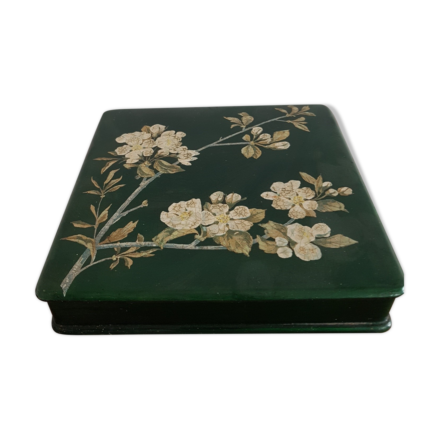 Old green lacquer box floral decoration