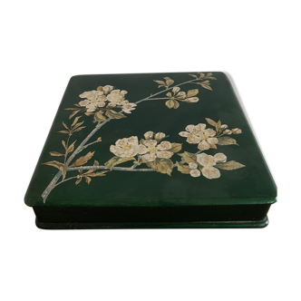 Boîte laque verte décor floral