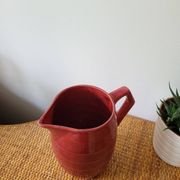 Pichet en porcelaine vernissée