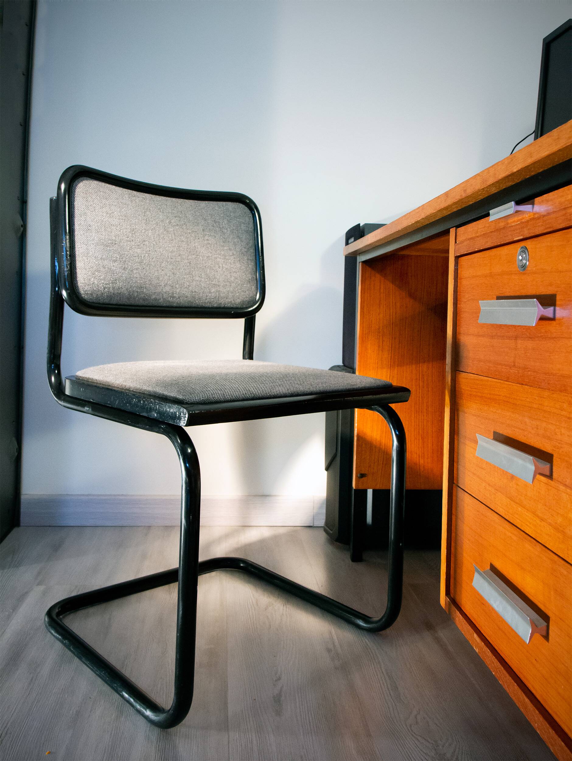 Cesca B32 chair, black and heather gray, Italian edition