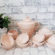 Coffee and tea service in faience of Saint Amand, pink, art deco