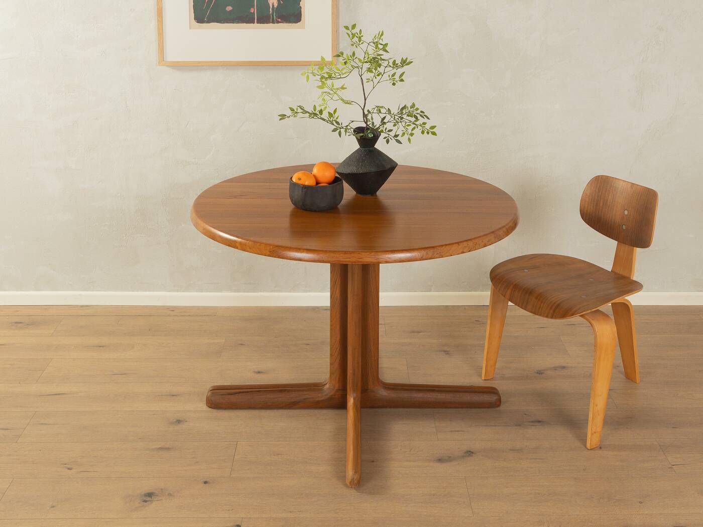 Dining table from the 1960s, solid frame and tabletop made of teak