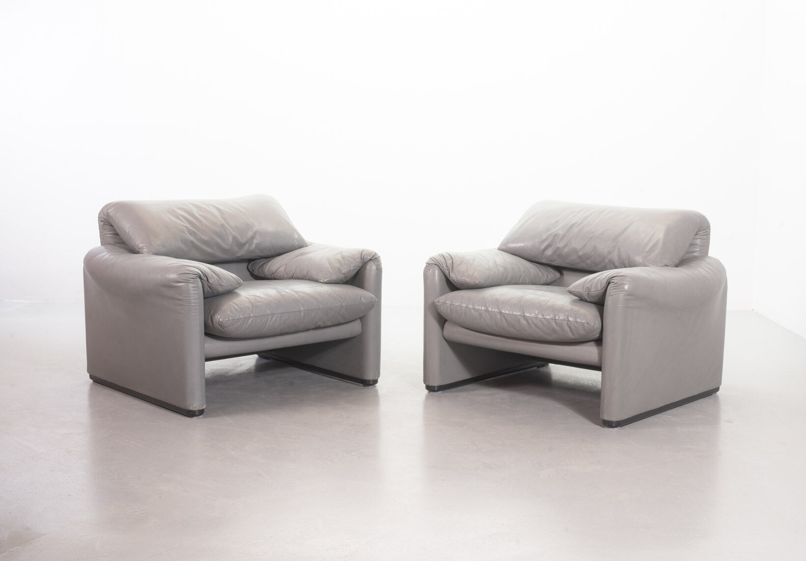 Cassina Lounge Chair 'Maralunga' by Vico Magistretti in Grey Leather 1970s