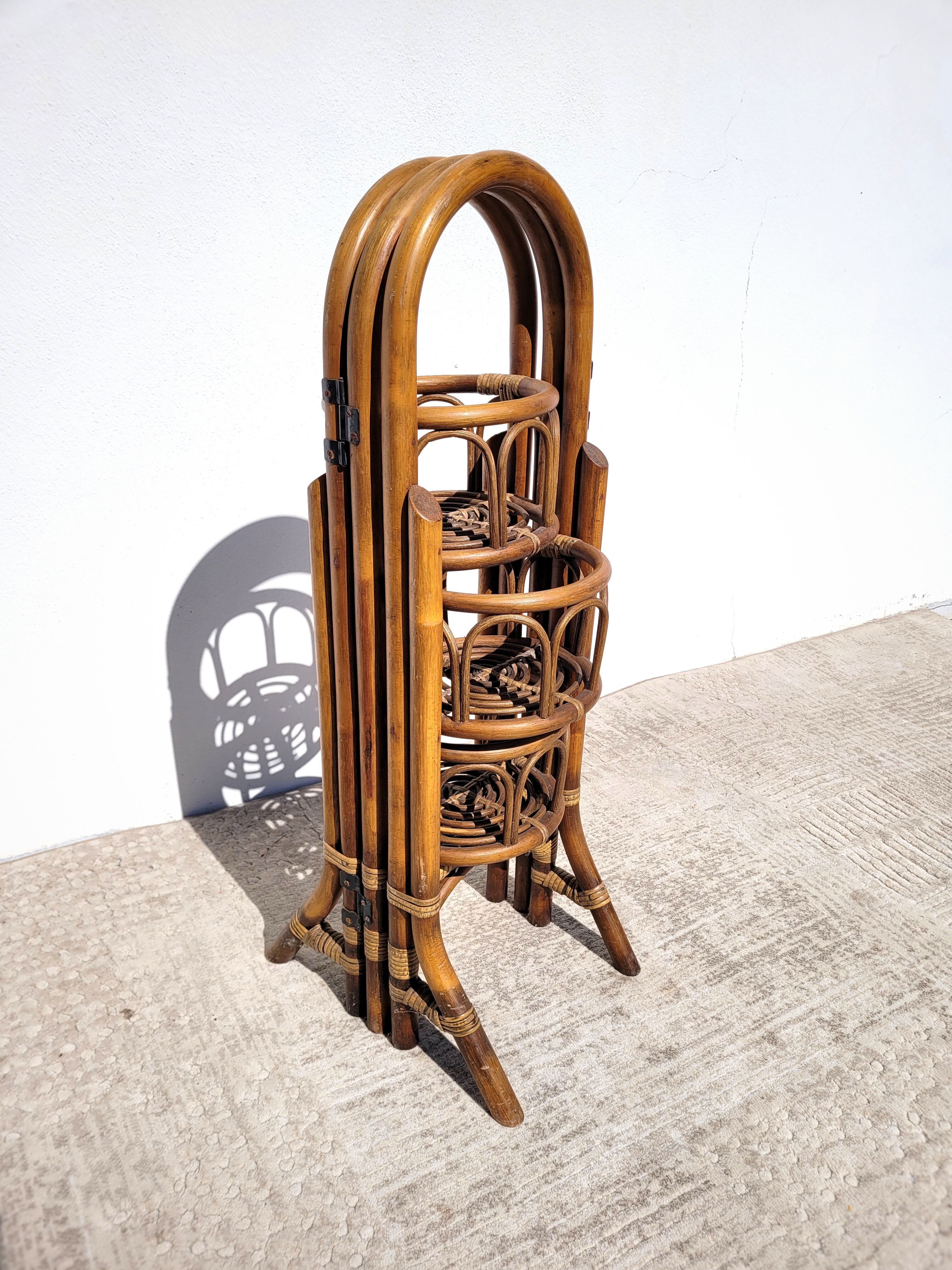 Foldable rattan plant holder