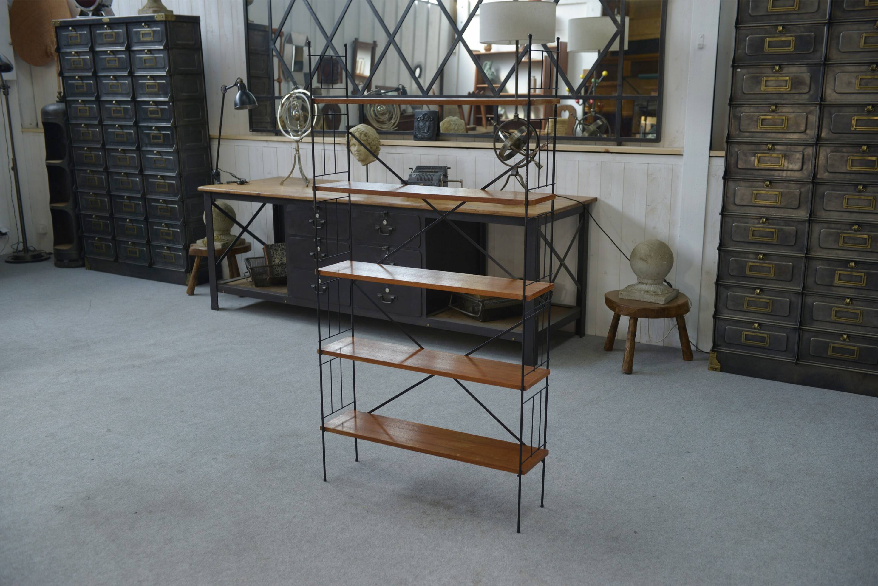 Shelf on legs with 5 teak veneer shelves from 1970.