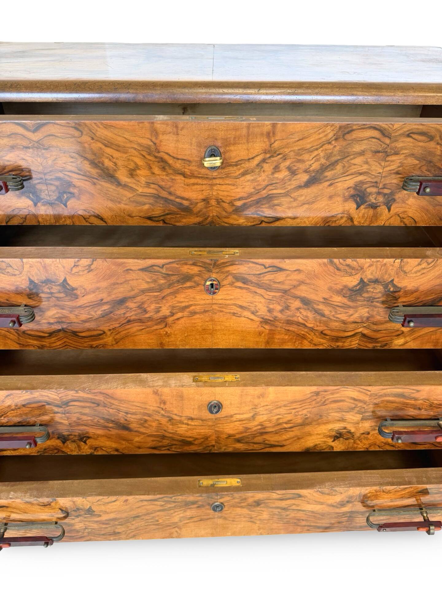 Walnut burl commode, Italian Art Deco, 1940s.