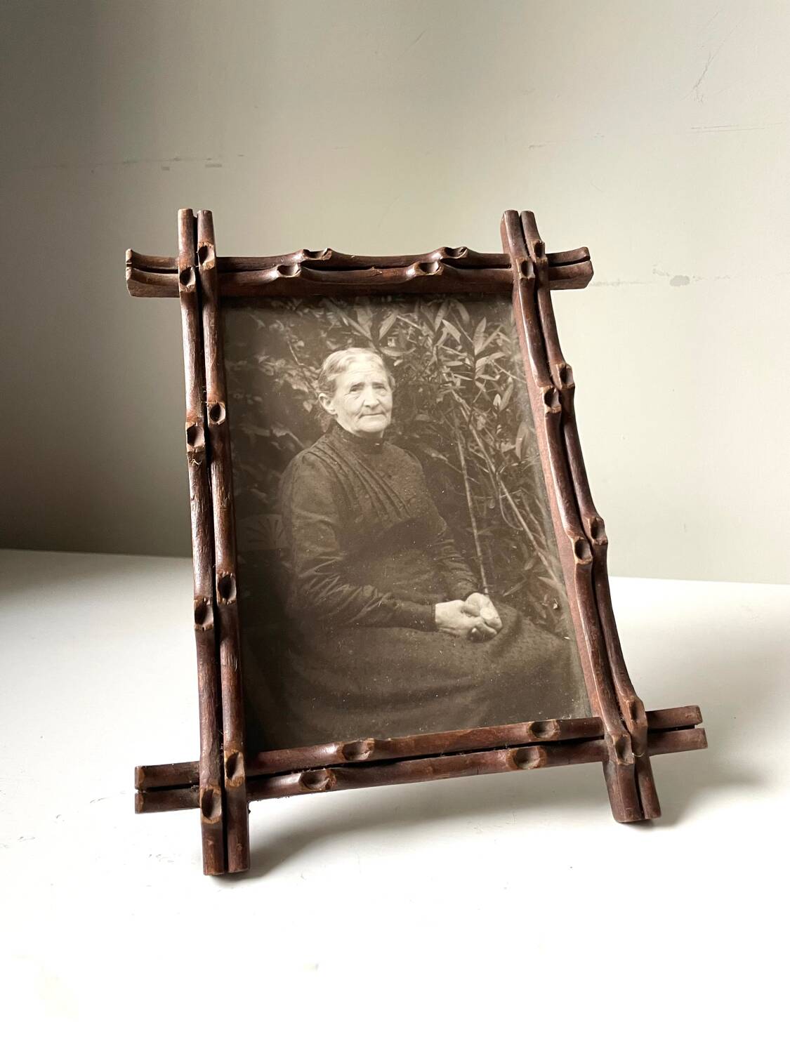 Antique Frame in carved wood  faux bambou style 19.5 cm x 15 cm