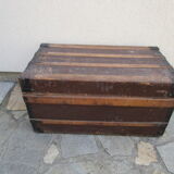 Trunk/old wooden chest