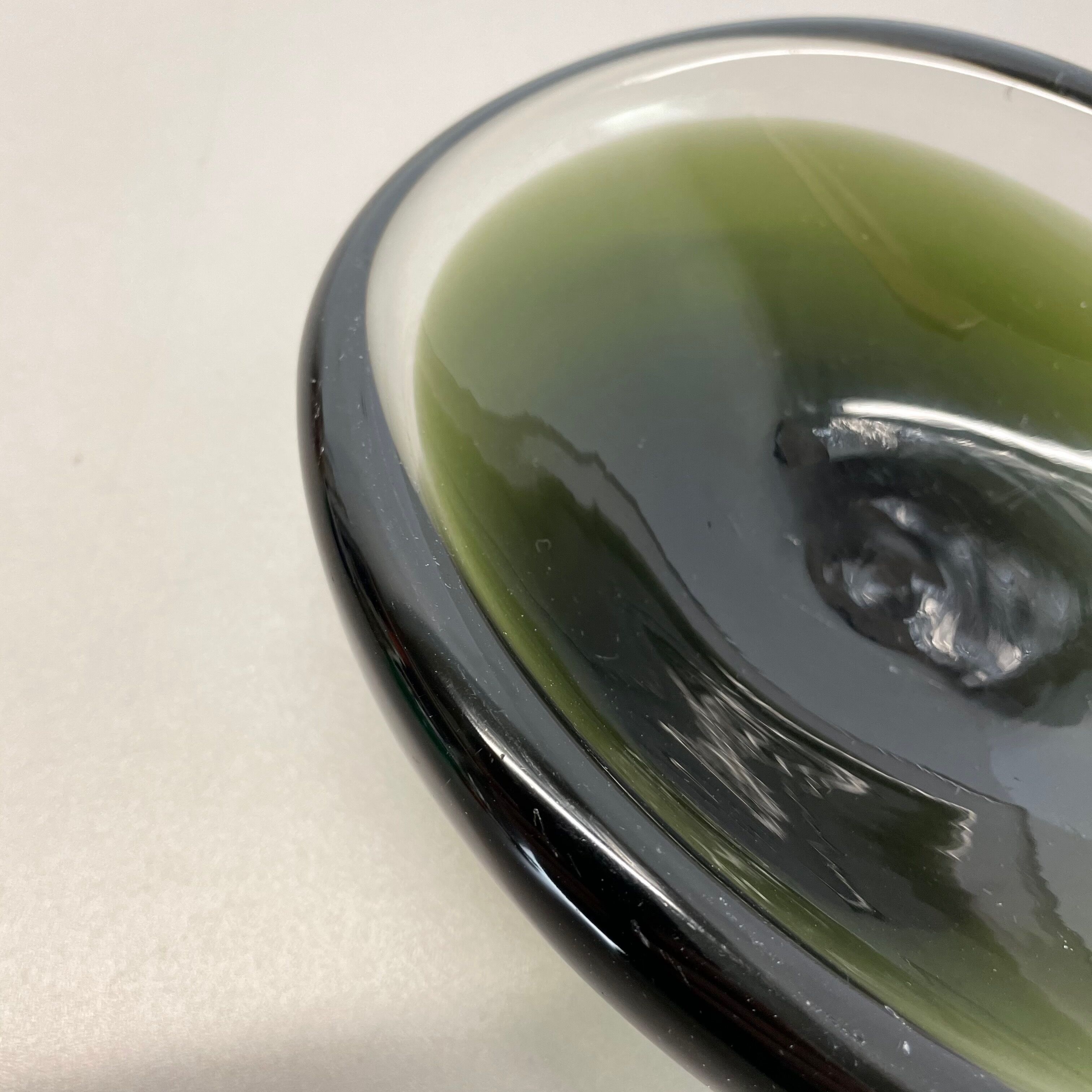 Large 1,5kg Murano Sculptural Glass Element Shell Ashtray Murano, Italy, 1970