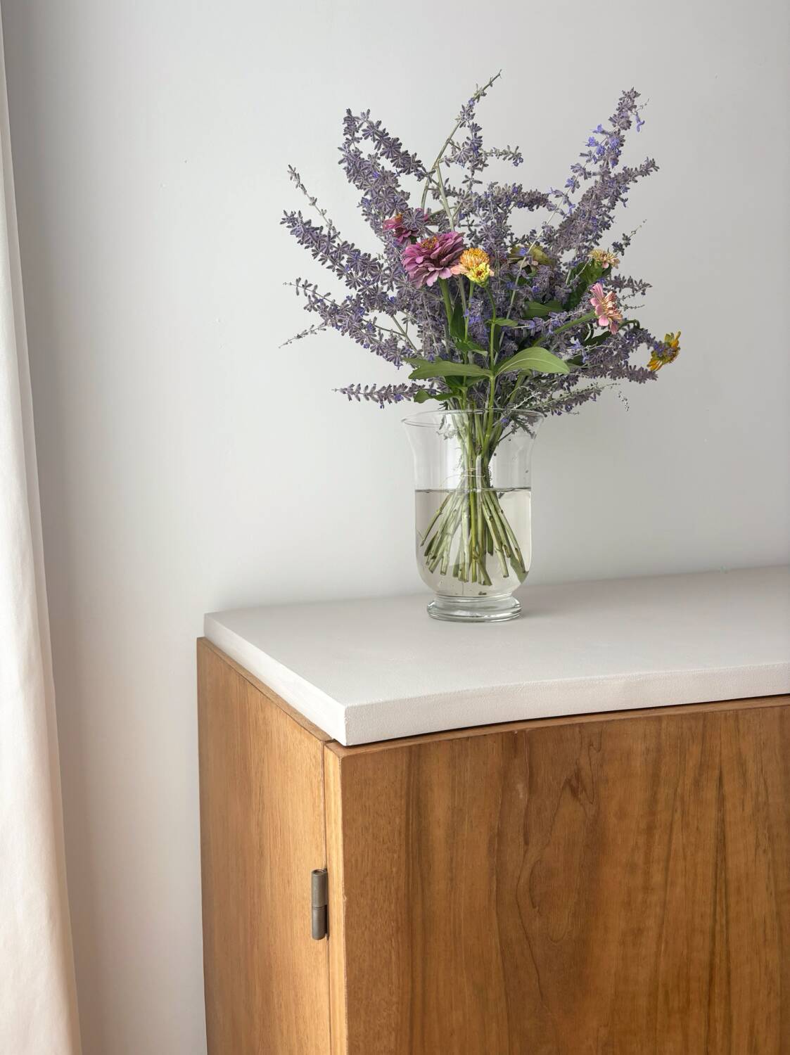 Grand buffet vintage pied moustache renové