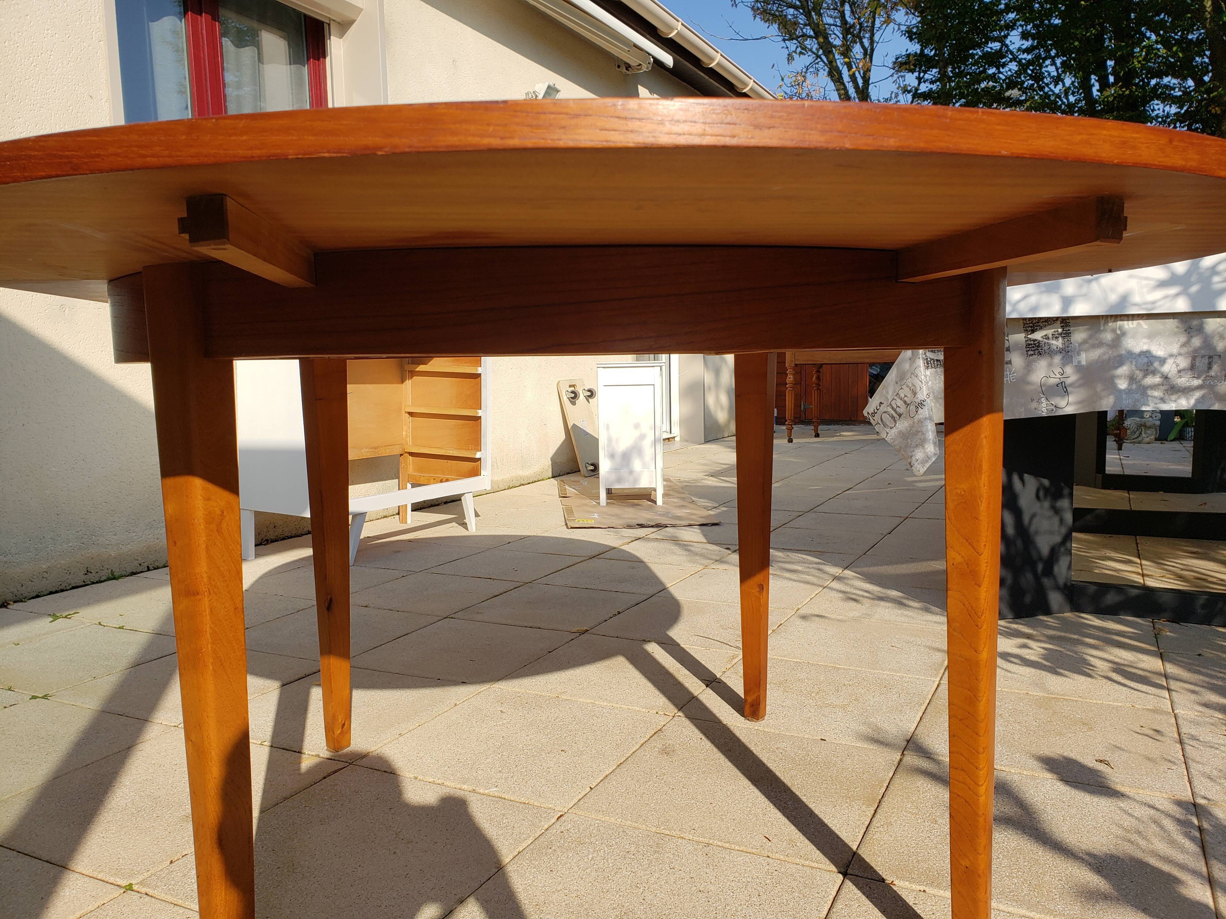 Round extendable teak dining table from the 60s