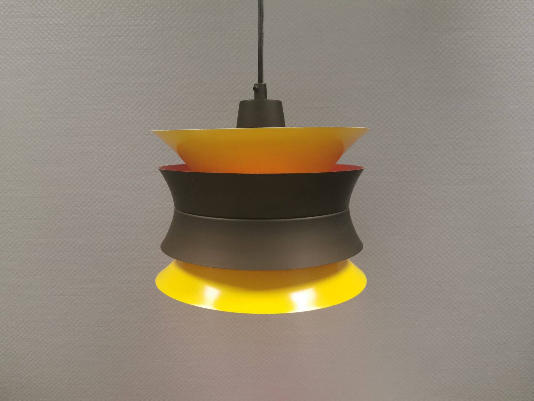 Hanging lamp, produced by Danish Lyskaer in the 1980s.