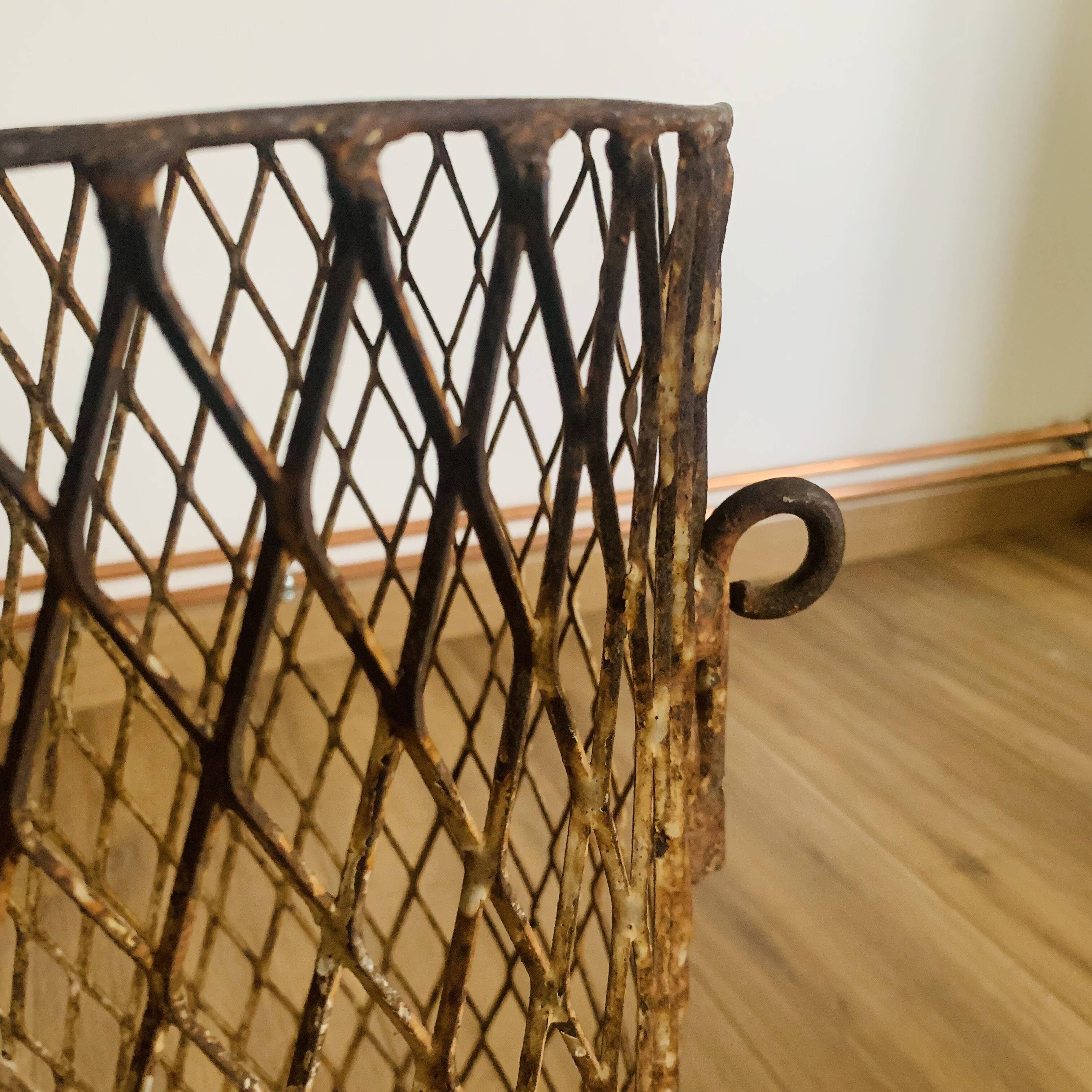 Metal umbrella stand