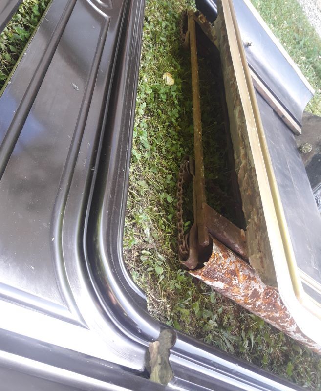 Fireplace XVIII° black marble louis XIV style with narrowed and floor slabs