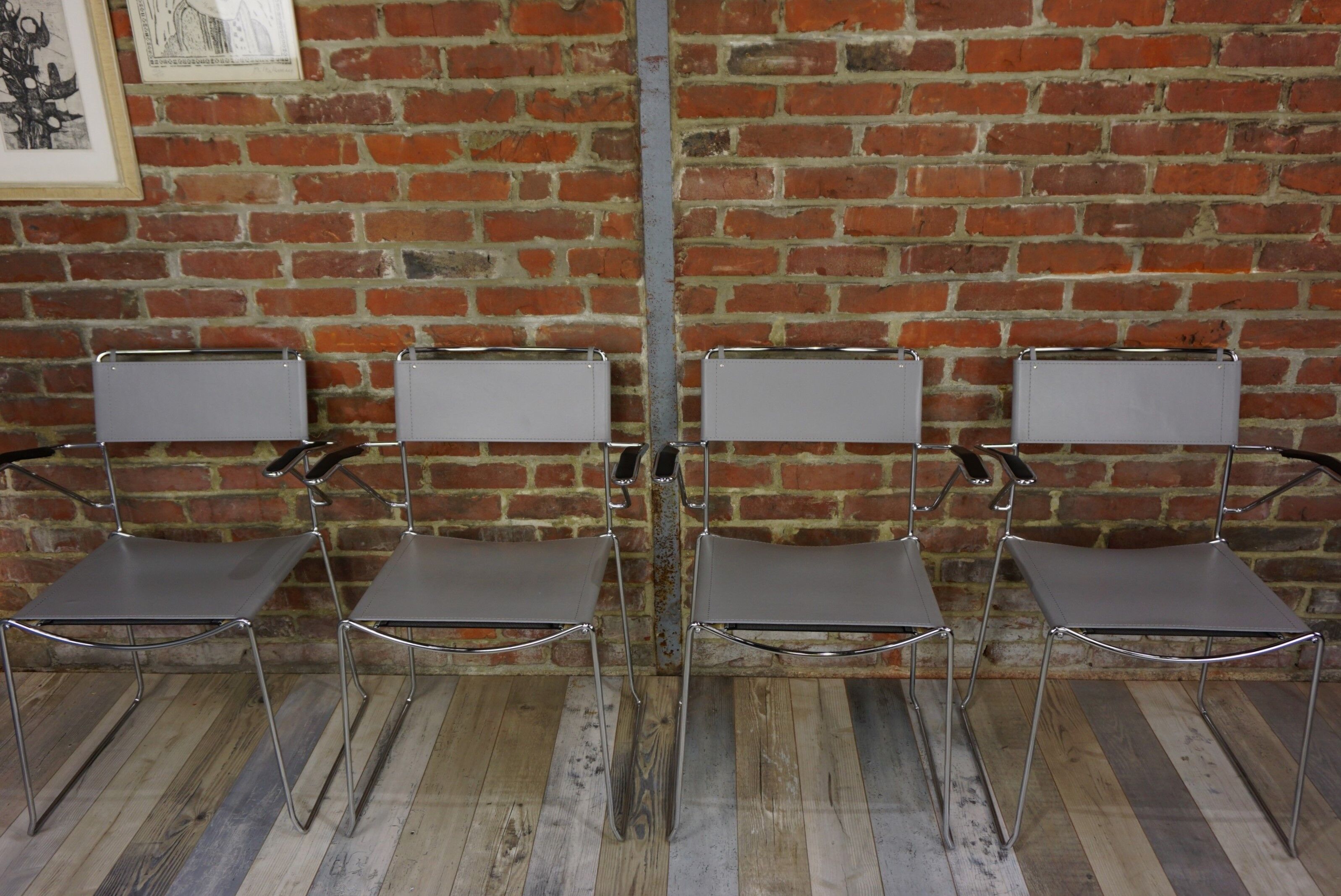 Lot of 4 Italian design chairs in leather and chrome