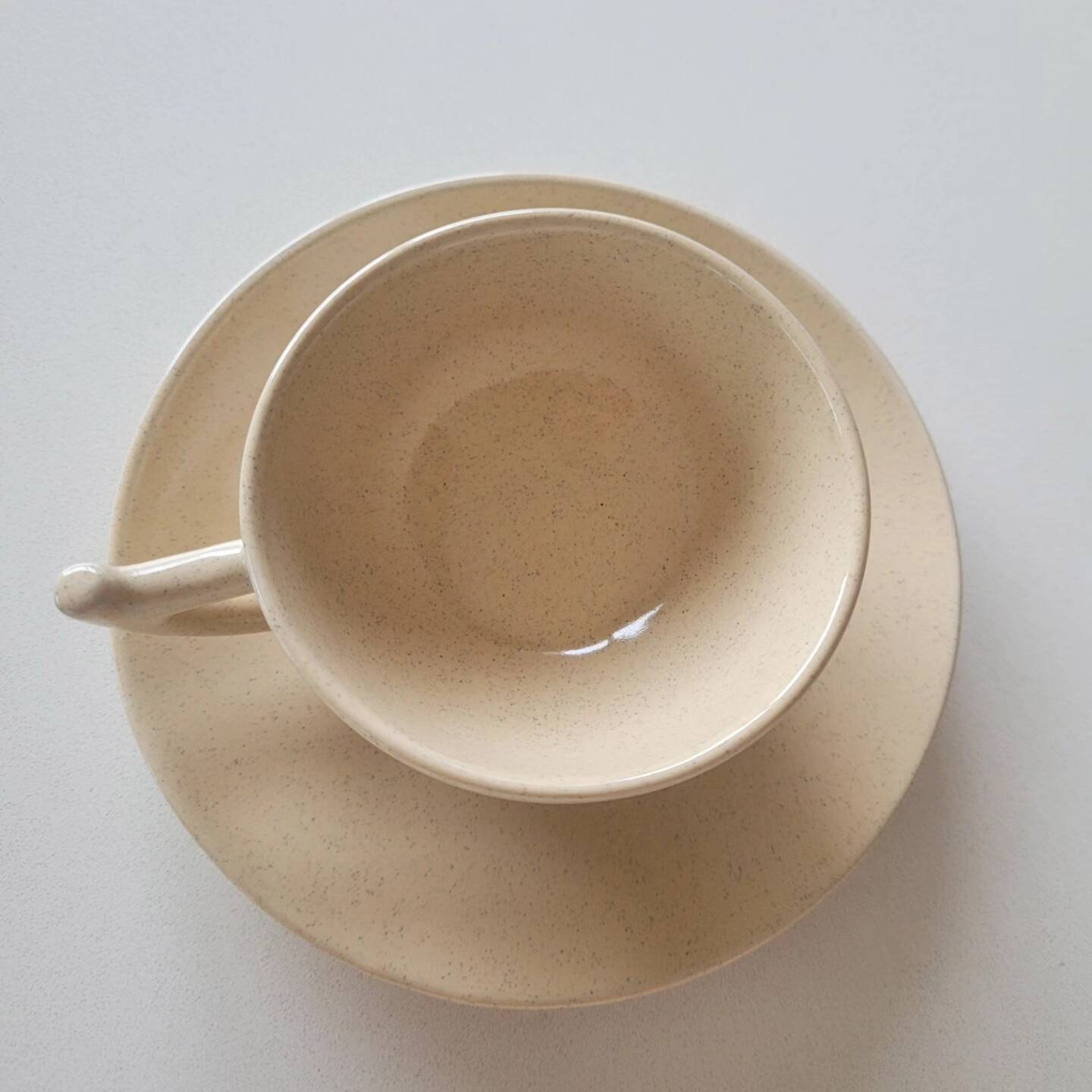 6 art deco style cups and saucers