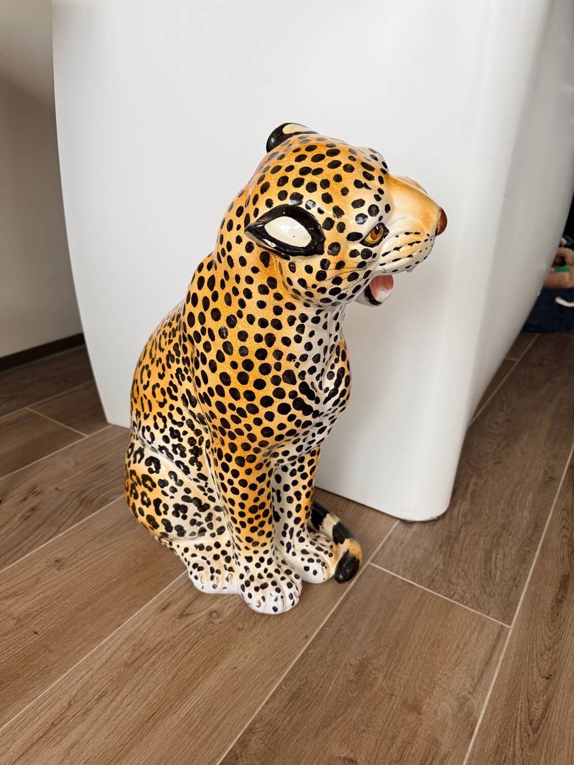 Leopard, Italian sculpture in glazed ceramic.