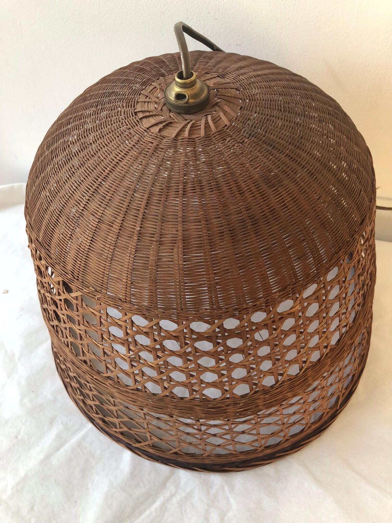 Vintage wicker suspension