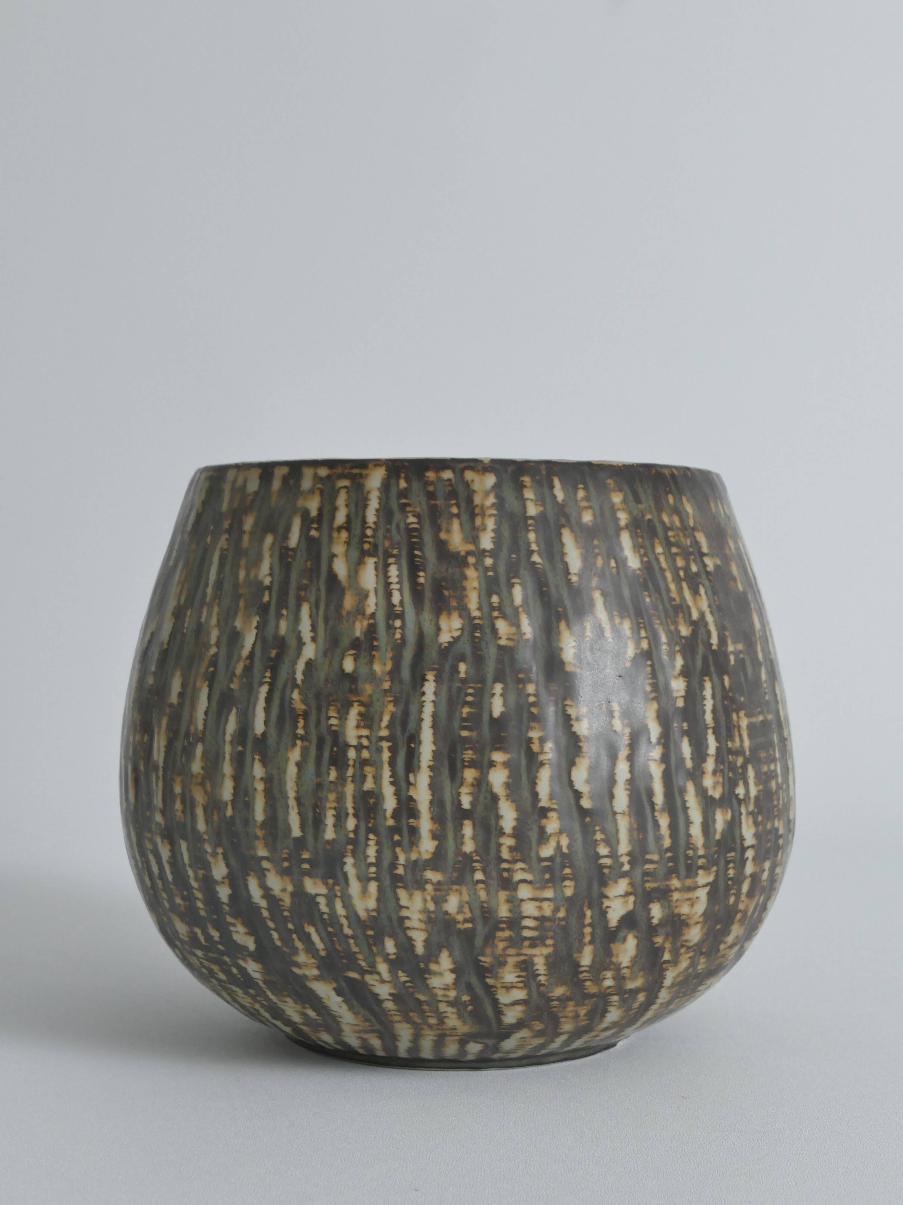 Vase en grès brun Birka Rubus de style mid-century modern par Gunnar Nylund, Rörstrand