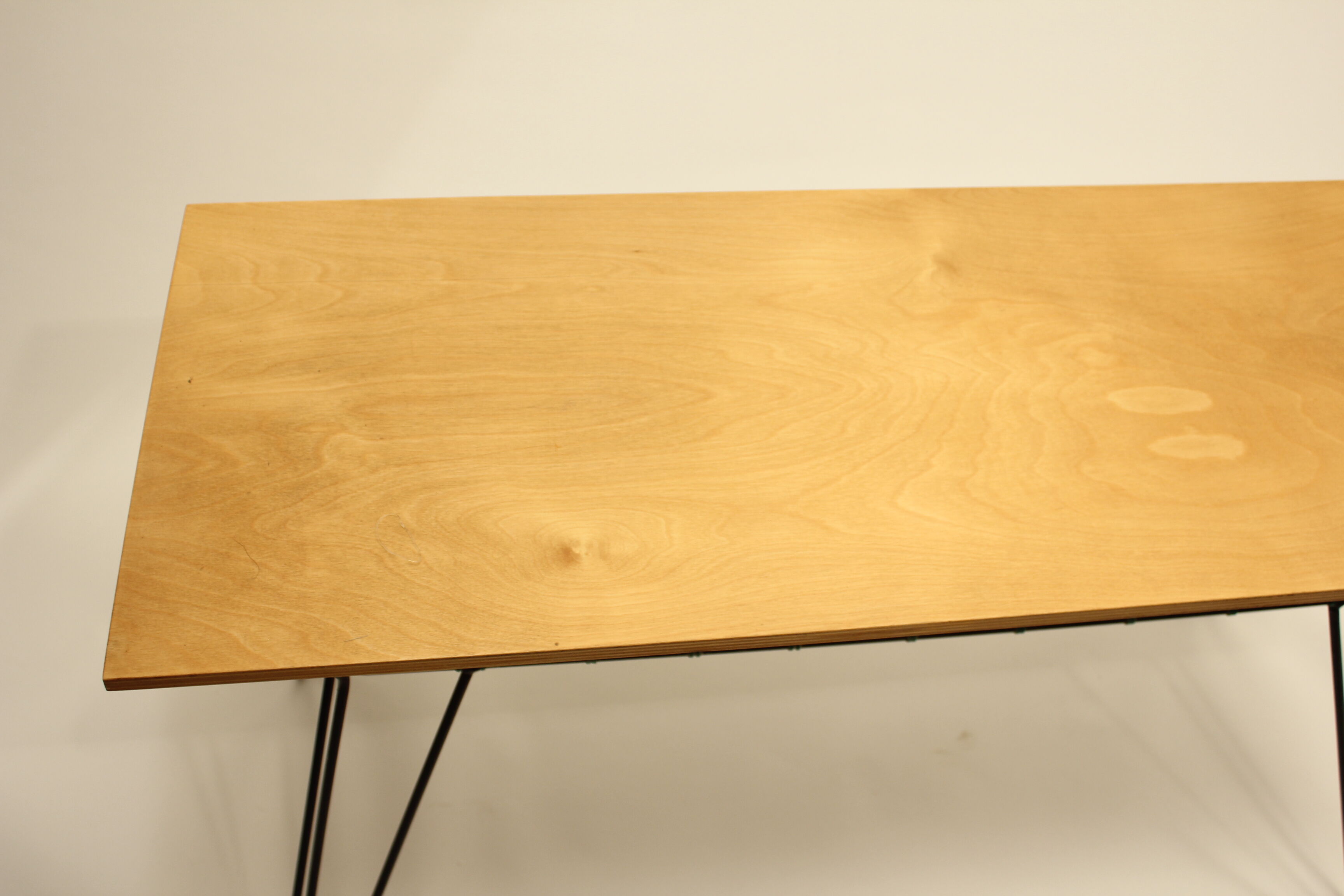 Table basse en bois et en métal