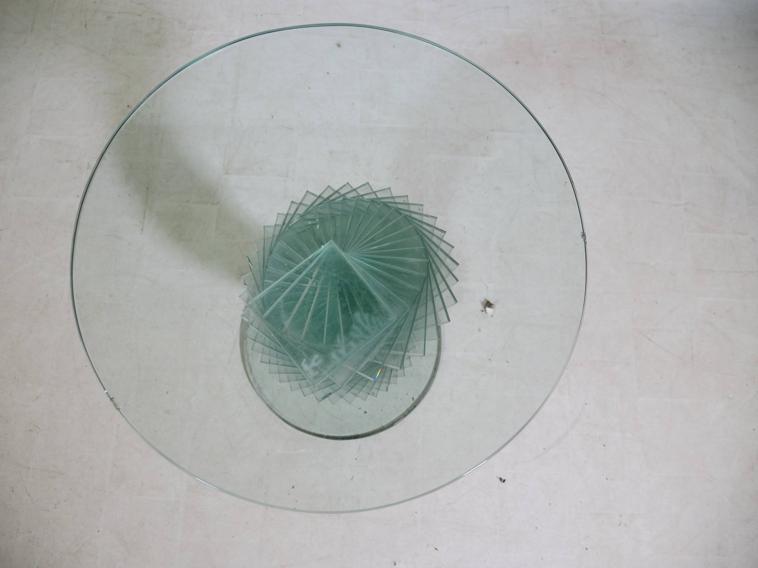 Table d'appoint en verre hélicoïdale postmoderne, années 1980