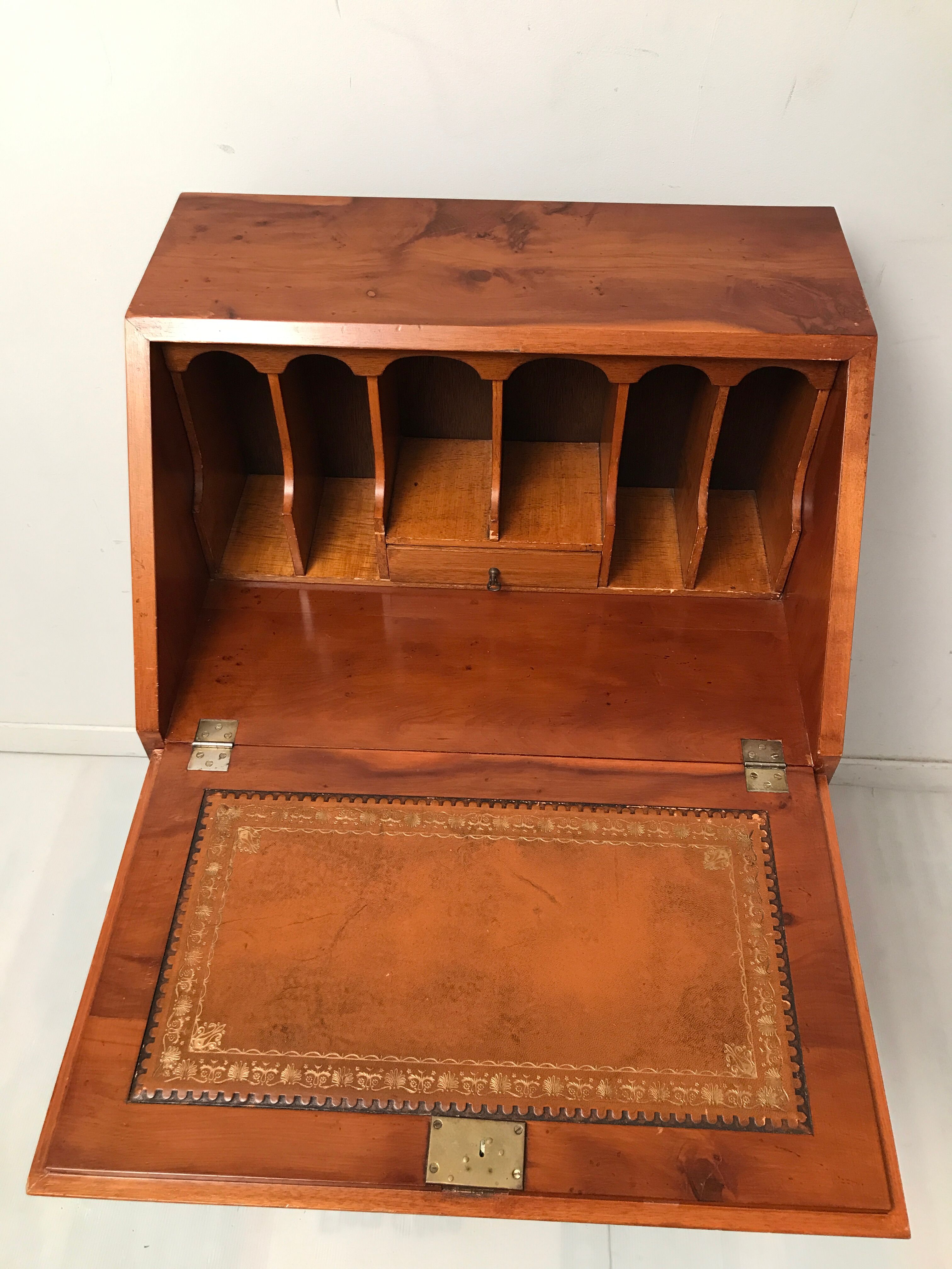 Donkey back secretary in English marquetry 1900s