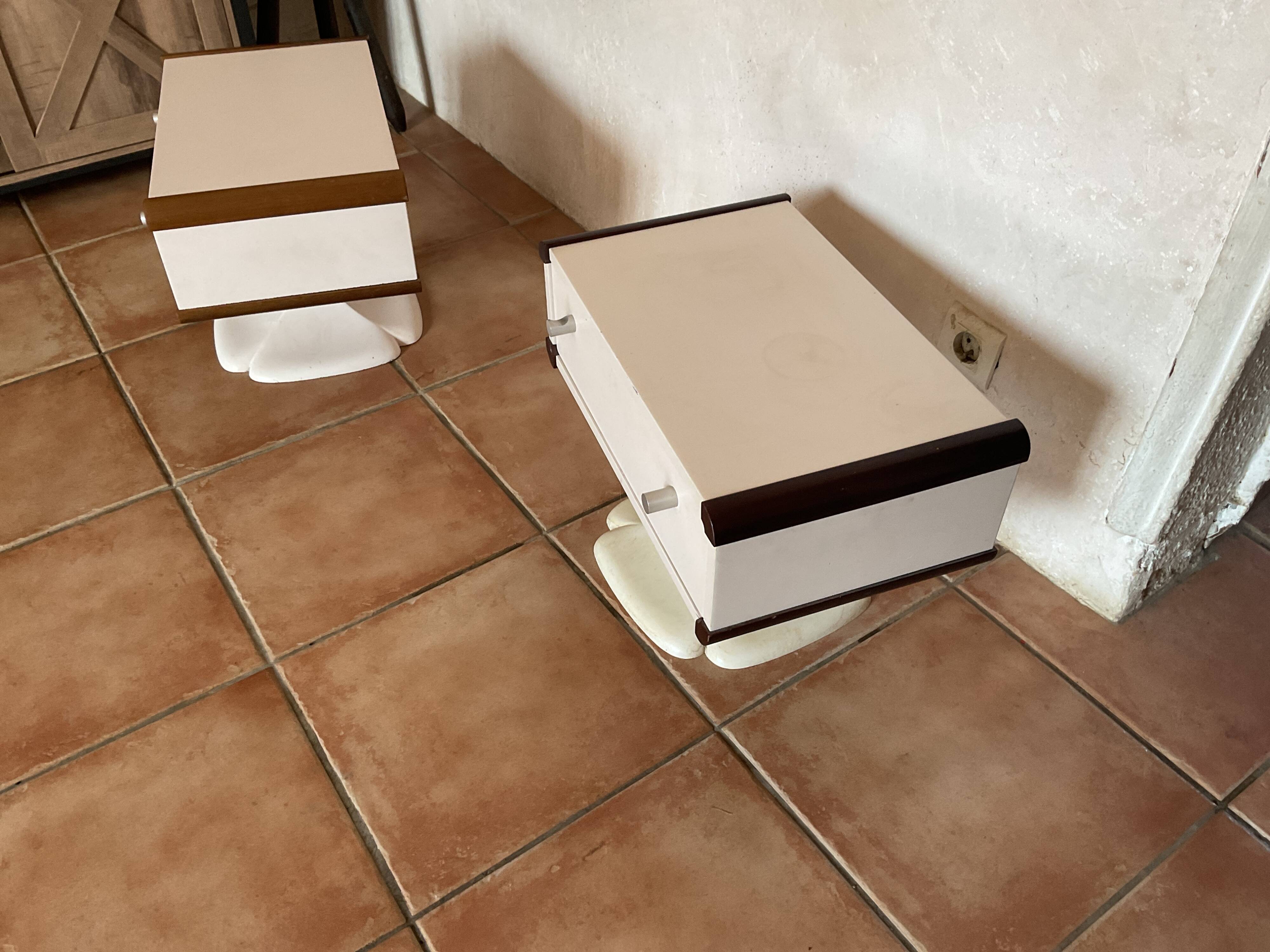 Pair of designer bedside tables – Gauthier, tulip base (clover)