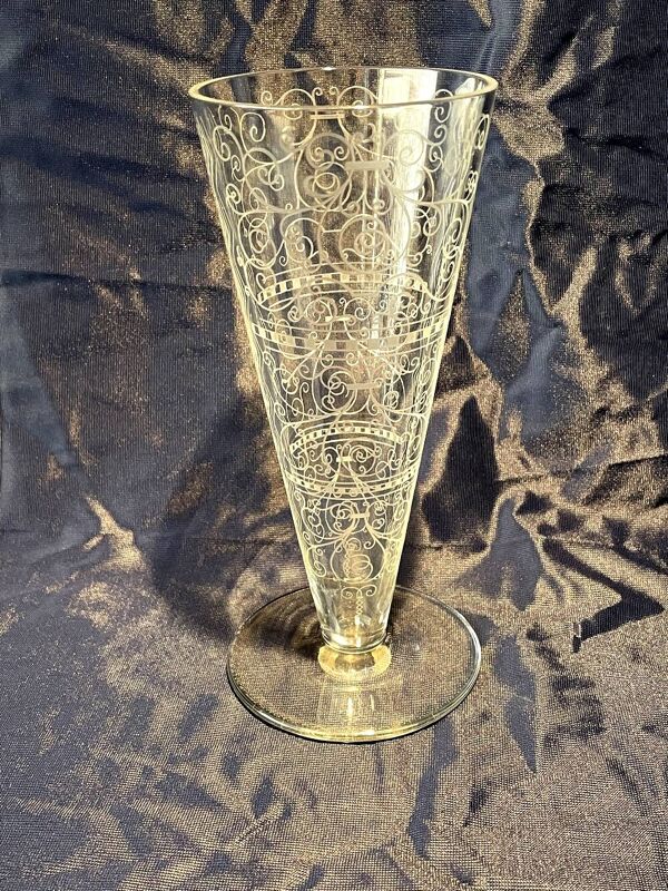 Vase conique modele lido en cristal de baccarat motifs art deco