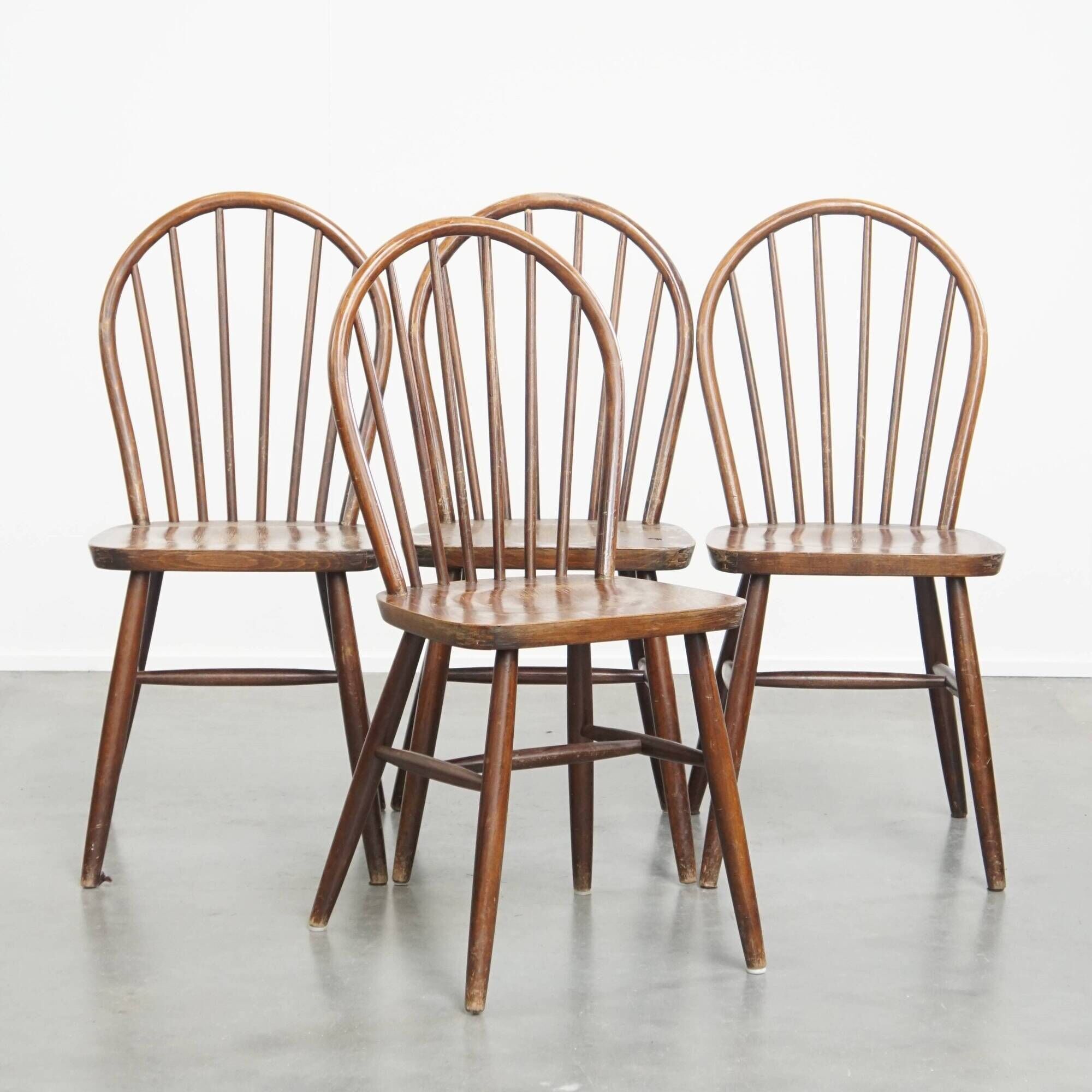 Set of 4 vintage Windsor wooden spindle chairs from the 1970s