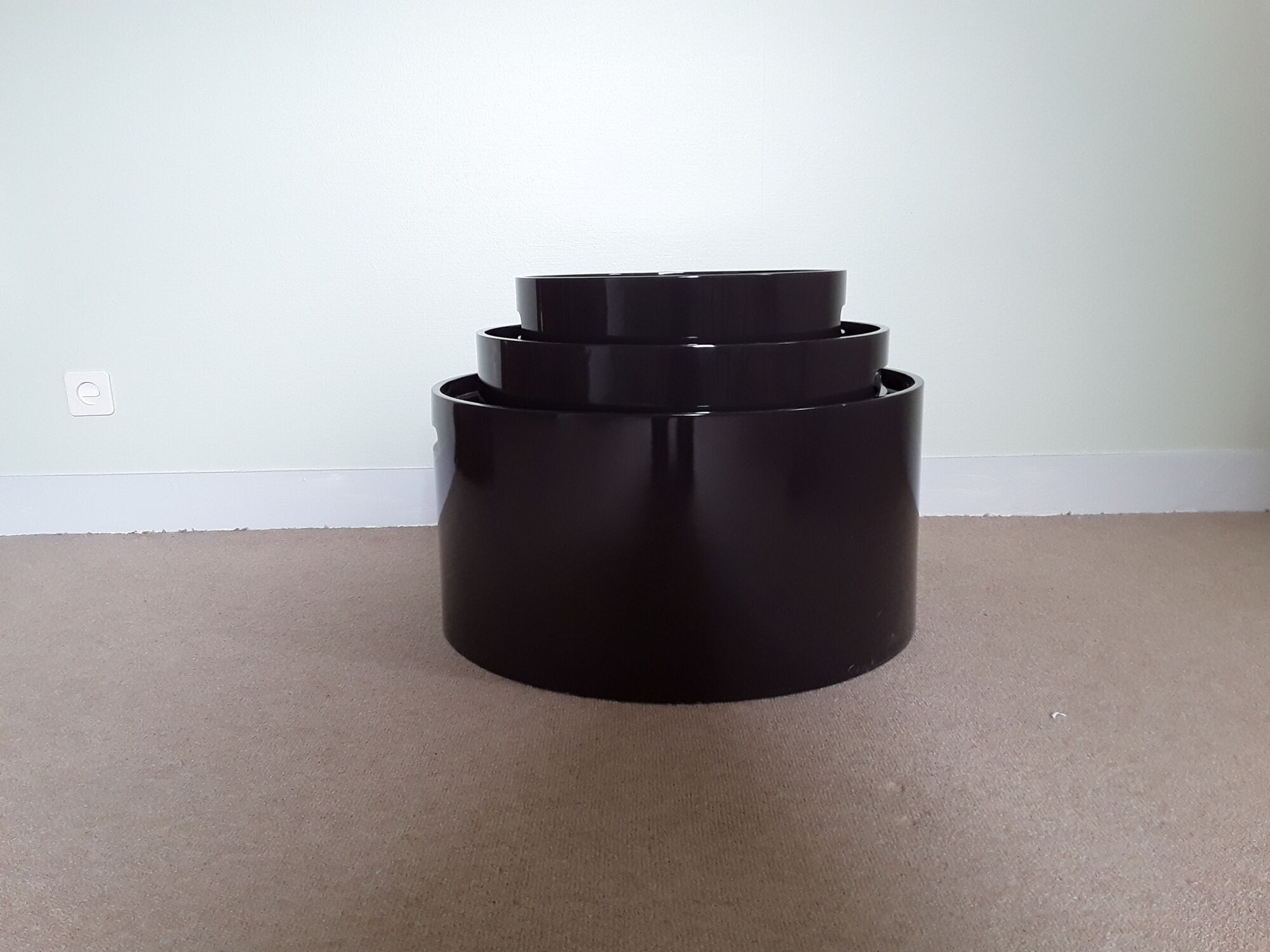 Set of 3 wooden pull-out coffee tables in dark brown lacquered finish