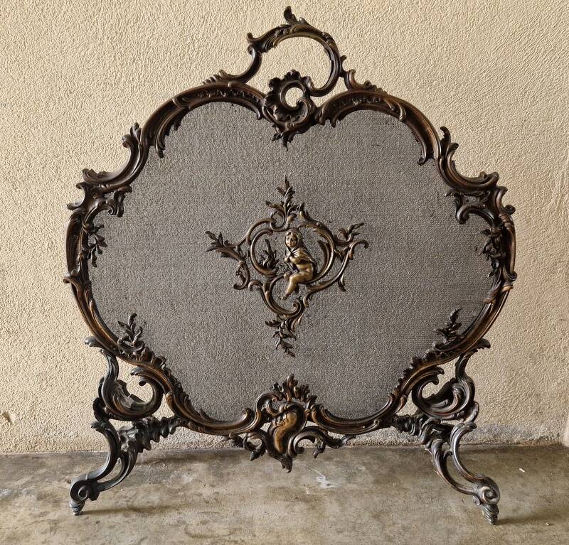 Spark screen, fire screen, bronze fireplace screen decorated with a covered cherub