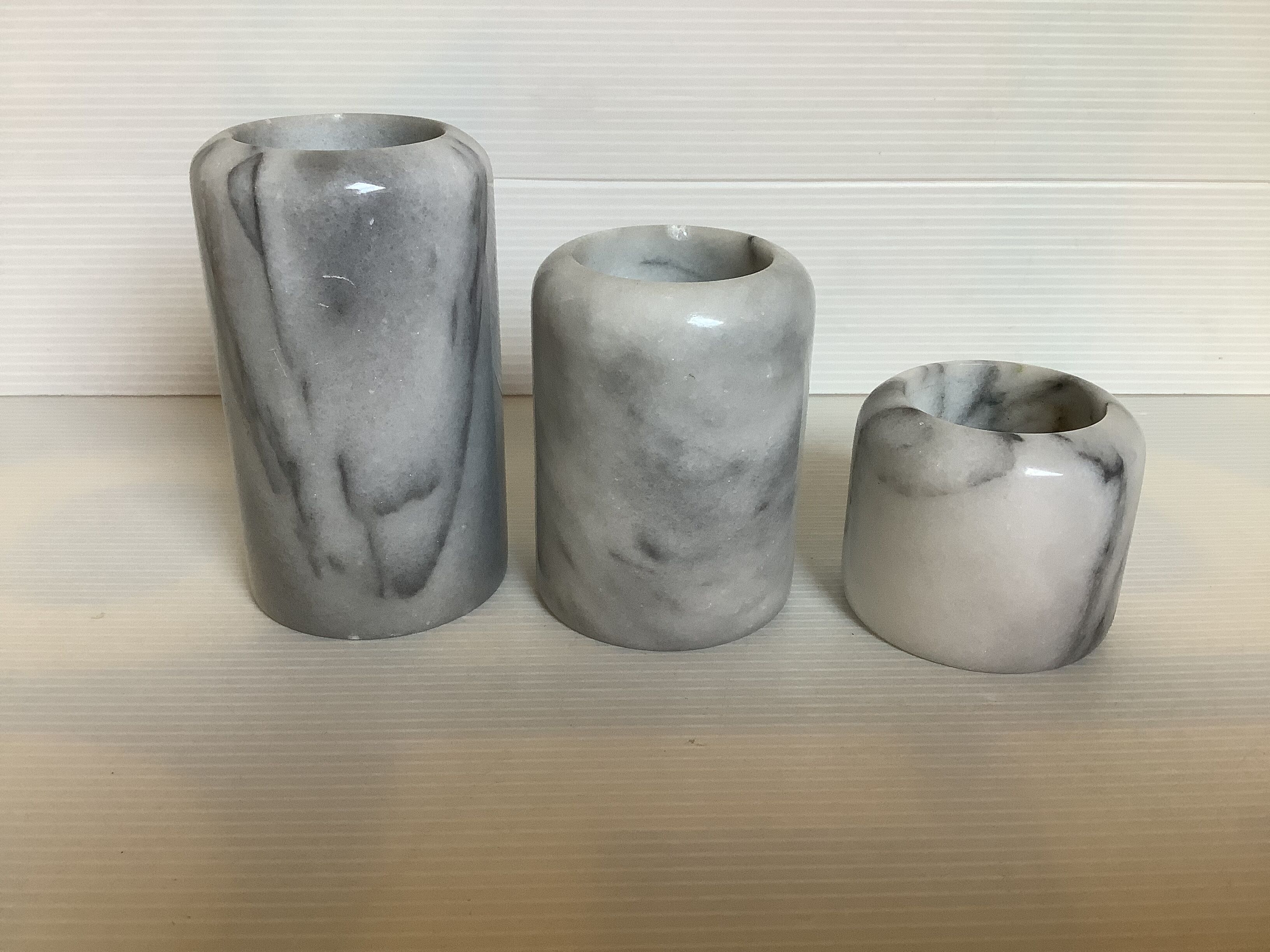 Trio de bougeoirs marbre blanc gris