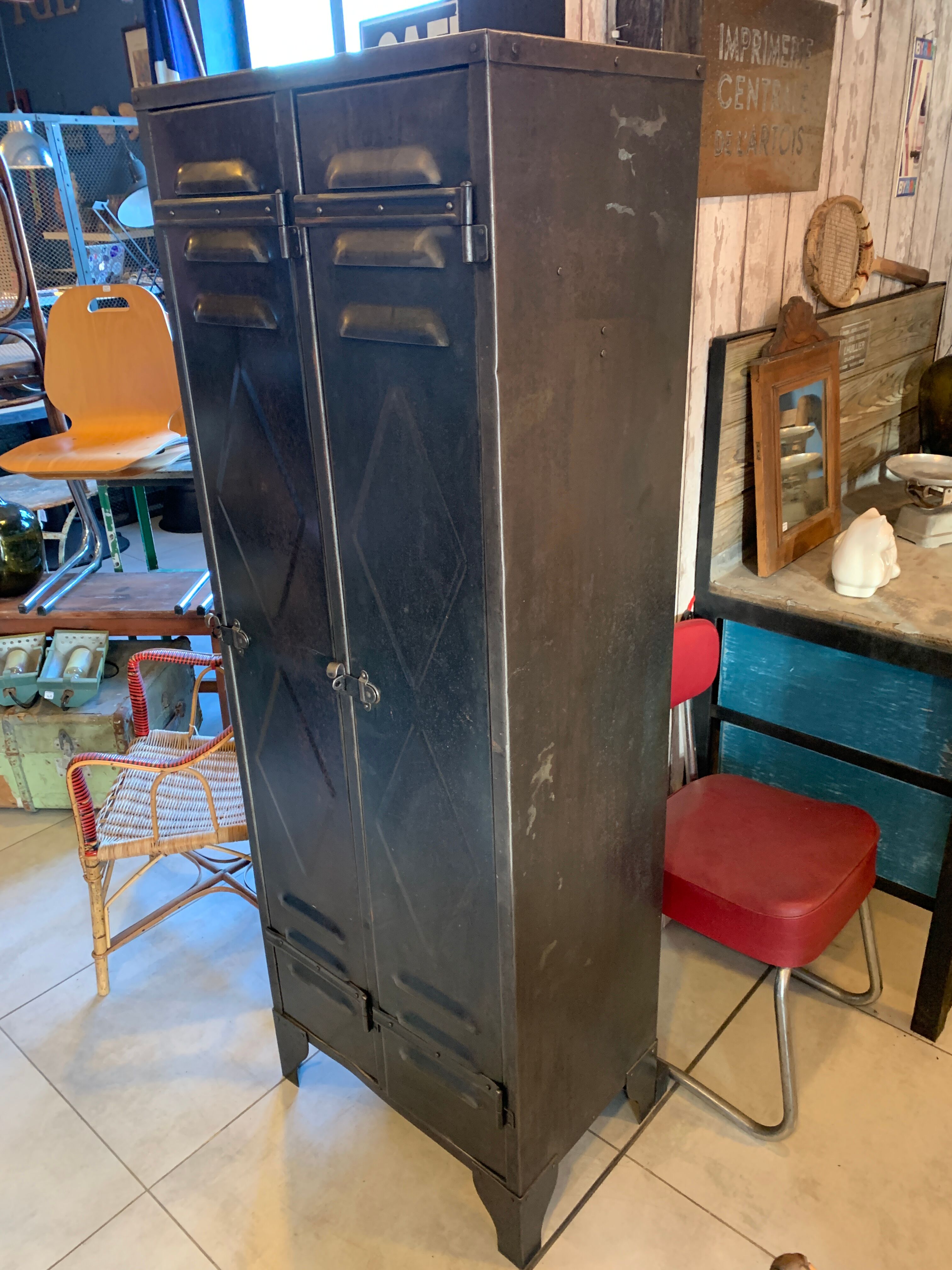 Former 2-door wardrobe diamond dot decorations
