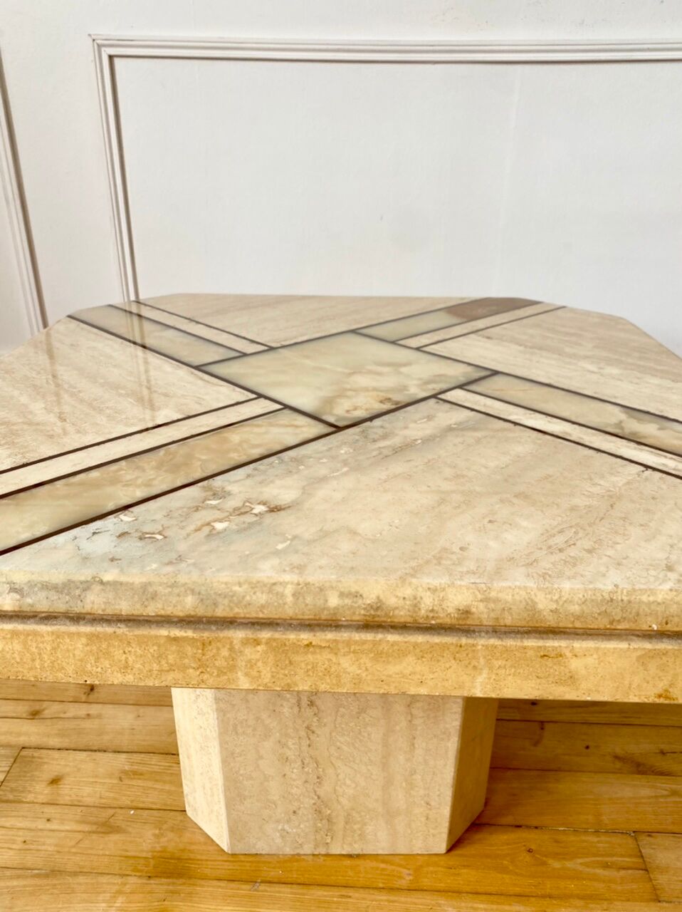 Table basse carré en marbre et travertin