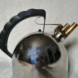 The kettle 9091 Alessi