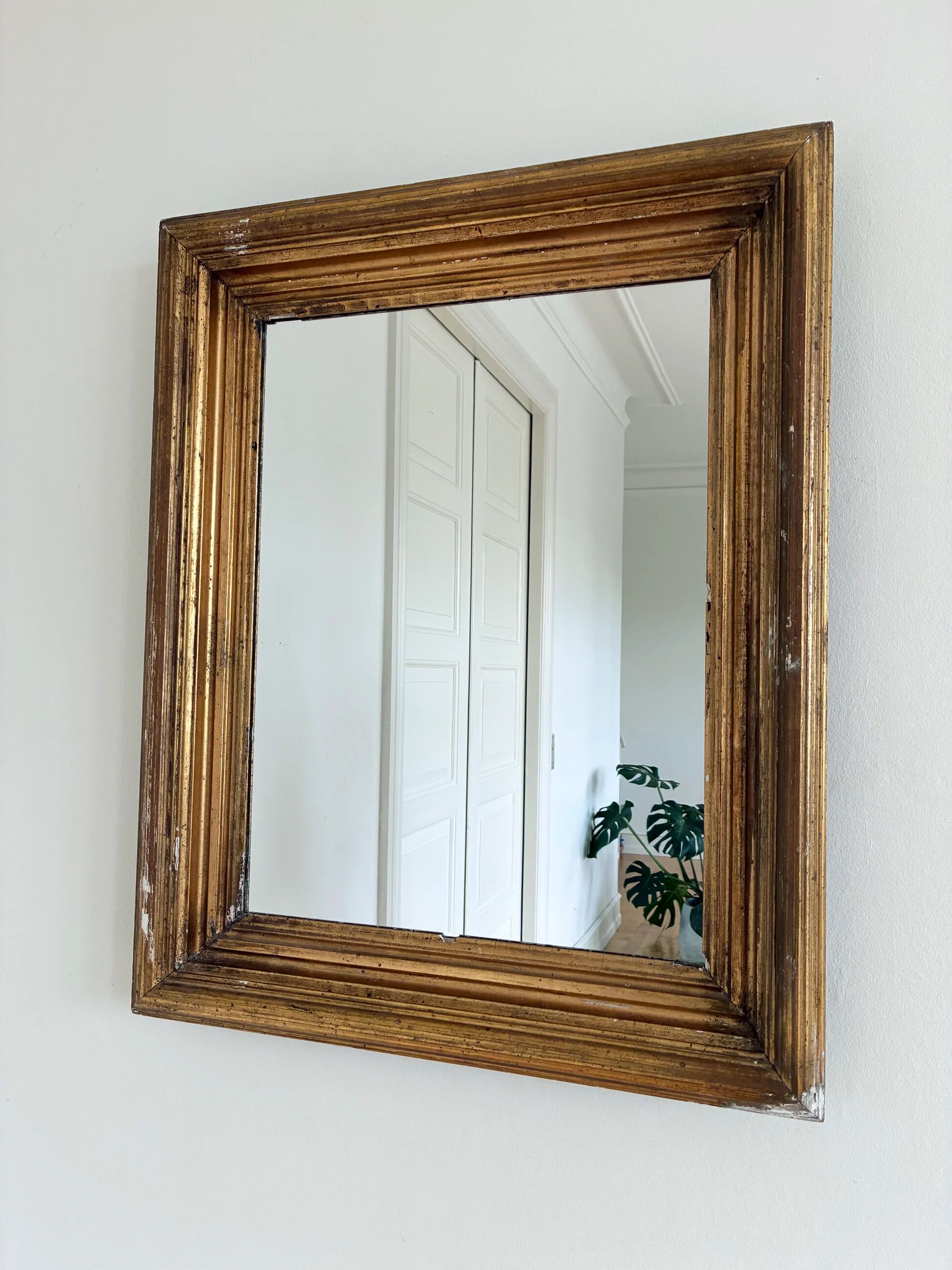 Antique giltwood wall mirror in gold