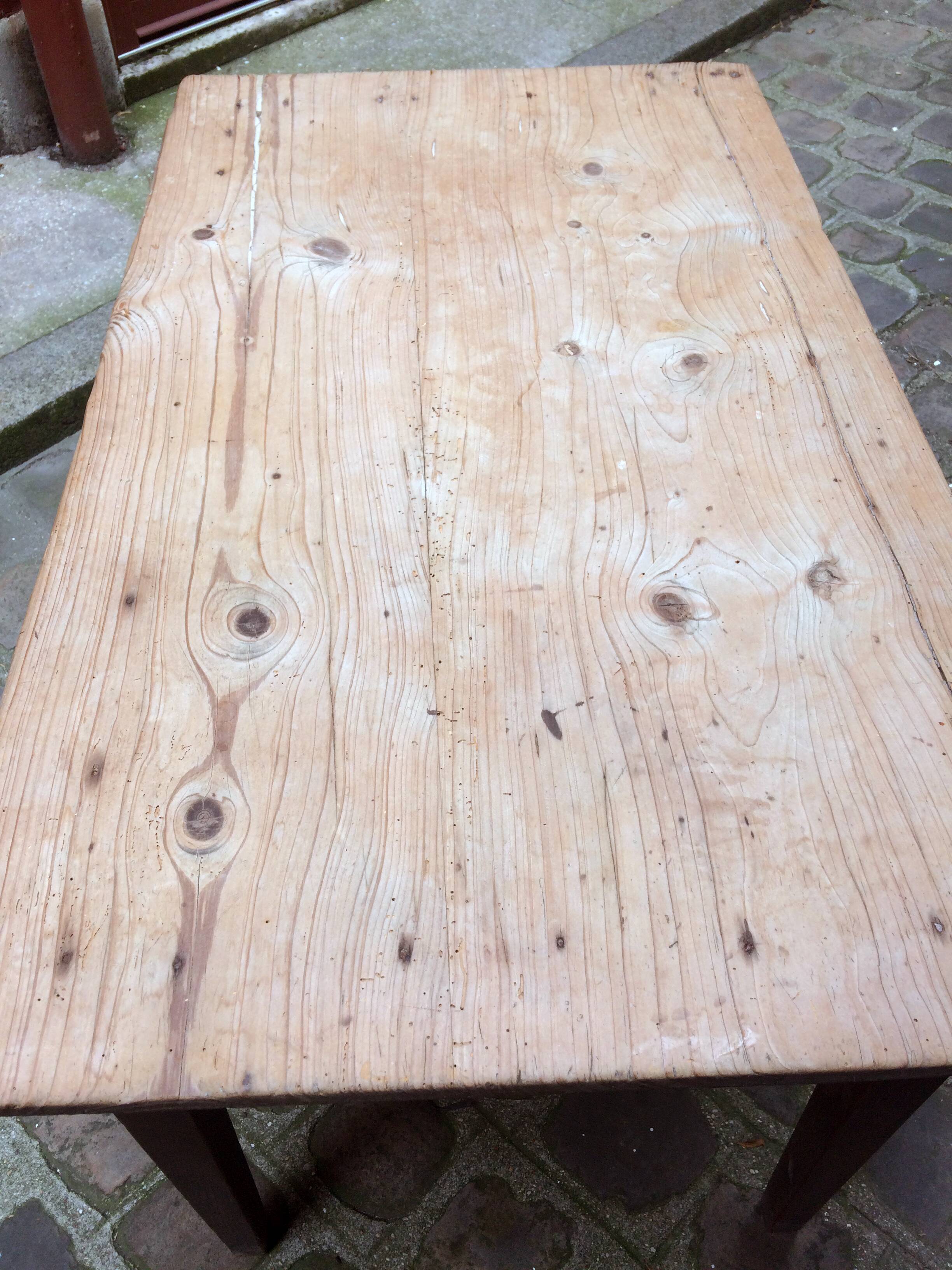 Firm table spindle feet