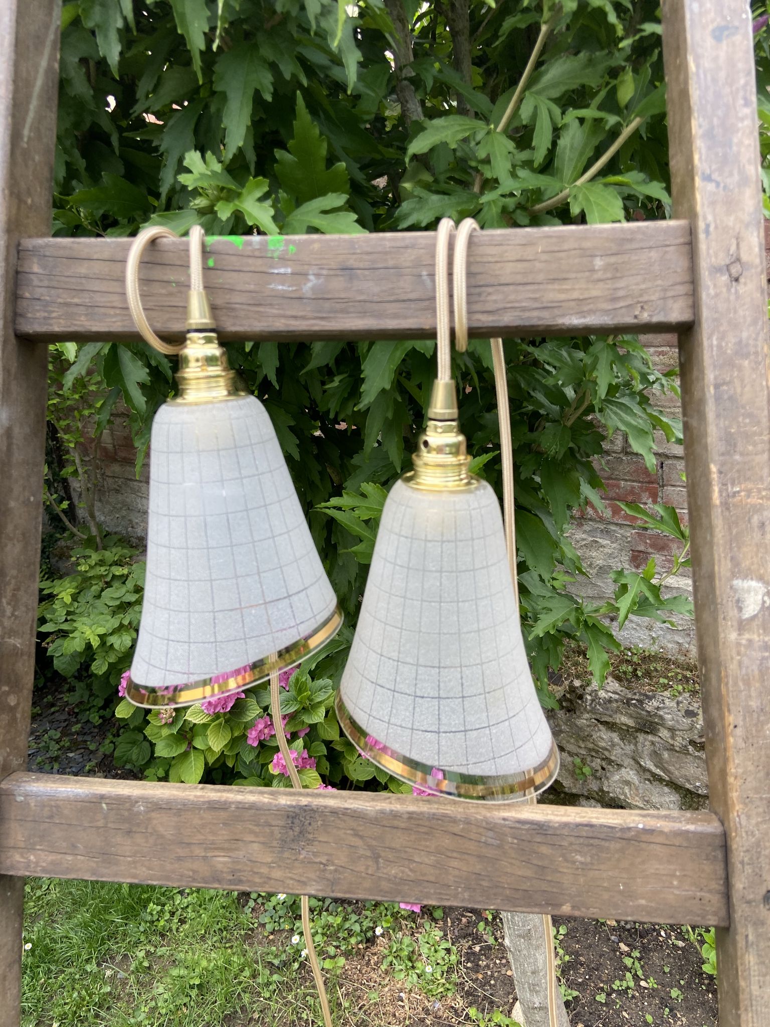 Vintage 1950s granite glass globe lamp