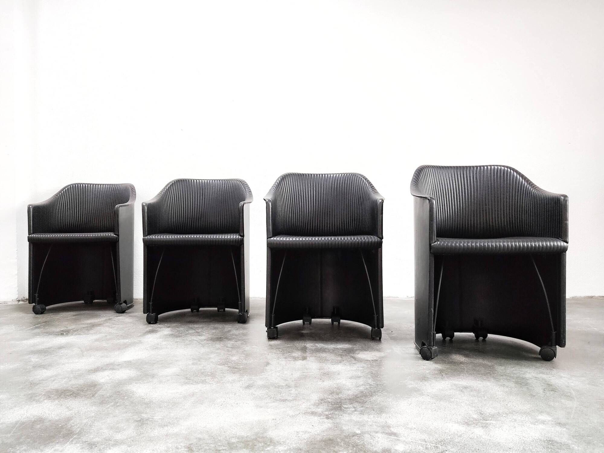Fauteuils cuir Afra & Tobia Scarpa pour Maxalto, Modèle Artona 8552
