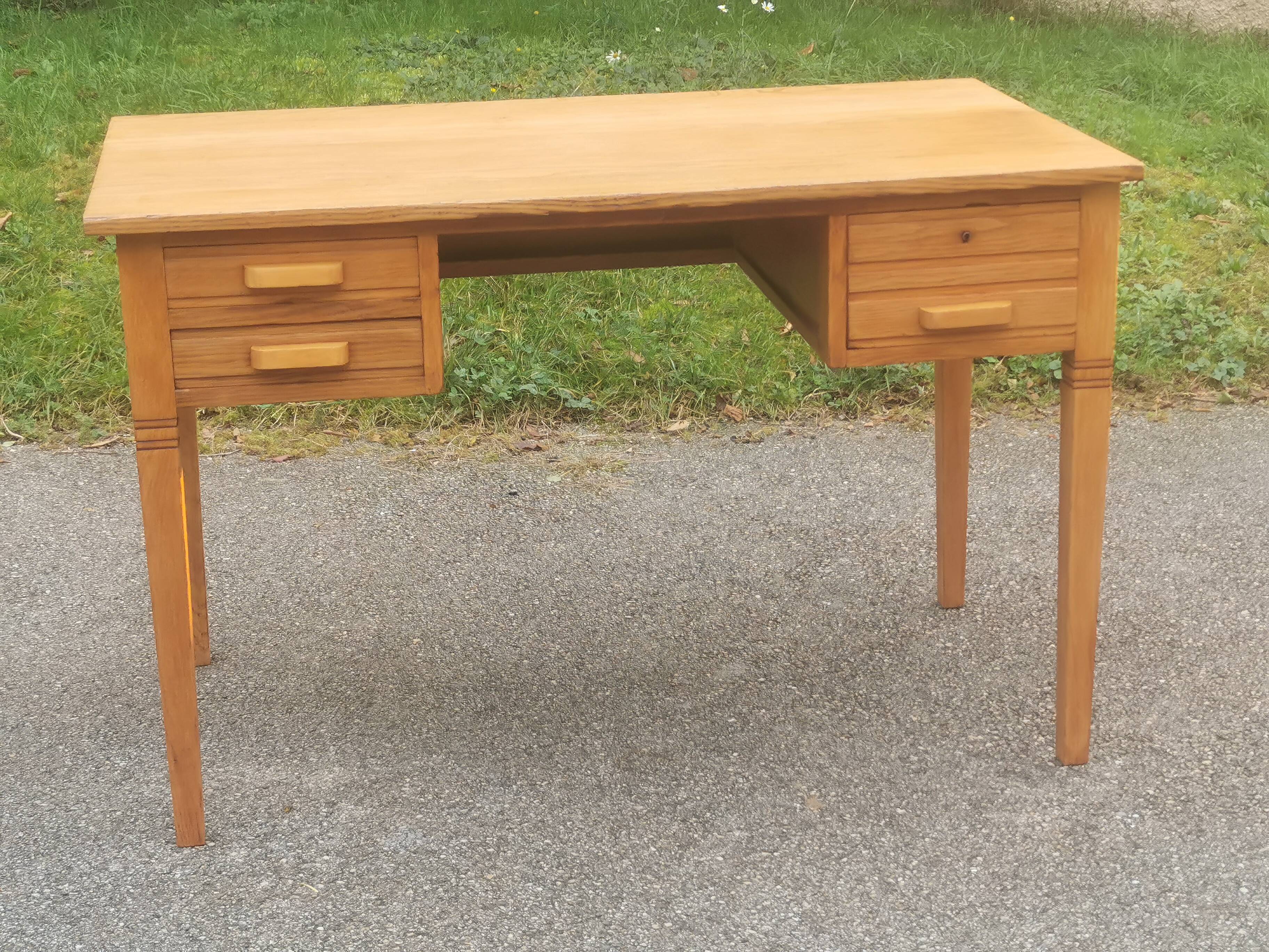 Antique wooden desk with 3 drawers