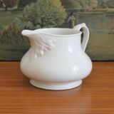 Pichet blanc en porcelaine ancienne du XIXe