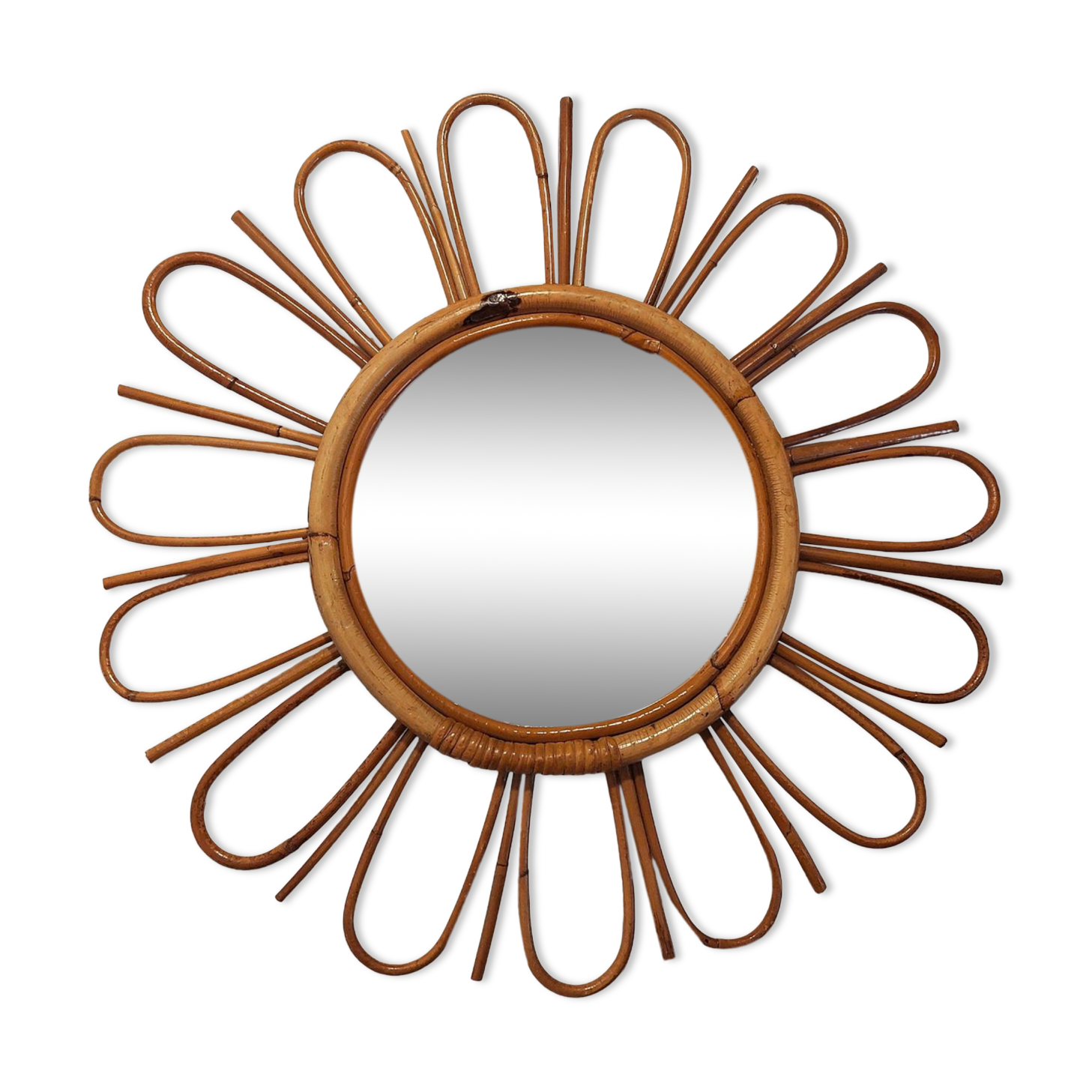 Rattan mirror daisy